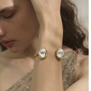 Baroque Pearl Cuff Bracelet – Stainless Steel PVD Gold Plated